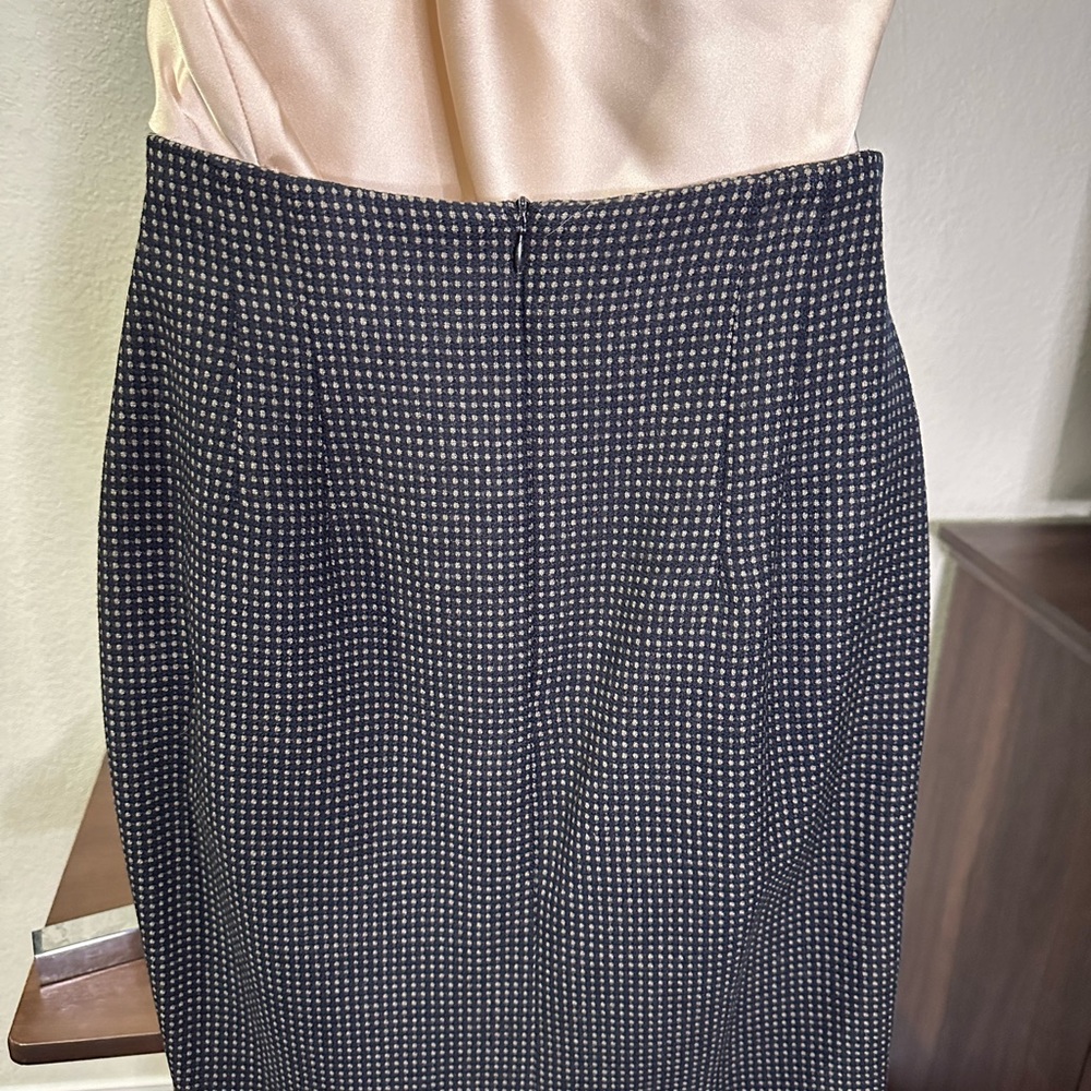 Professional Skirt Suit, Size 4, 100% Wool, JONES NEW YORK, black with tan dots - Picture 4 of 7